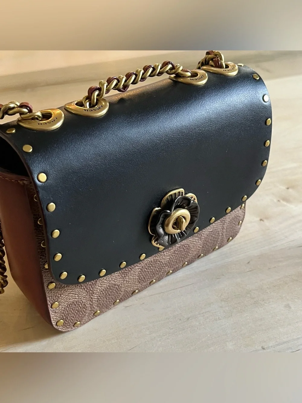 Coach madison 16 signature with rivets shoulder bag convertible bag EUC